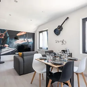 Life Is Music - Casa Vostra - Proche Tramwa-frontière , Gaillard France